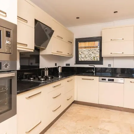 3 Bedroom Seaview 5765 Villa